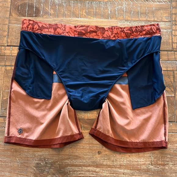 Coolibar Island Swim Trunks in Terracotta Vintage Tropical Stripe in Men’s XXL - Picture 9 of 13